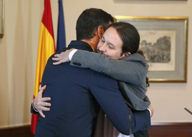 Resultado de imagen de fotos del abrazo de sánchez diario sur