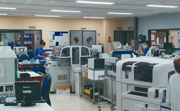 Laboratorio del Hospital de la Axarquía. /