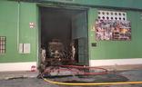 Un aparatoso incendio calcina una nave en el polígono industrial El Viso