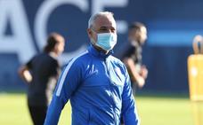 Pellicer, entrenador del Málaga, durante el entrenamiento del pasado viernes en el Anexo de La Rosaleda./SALVADOR SALAS
