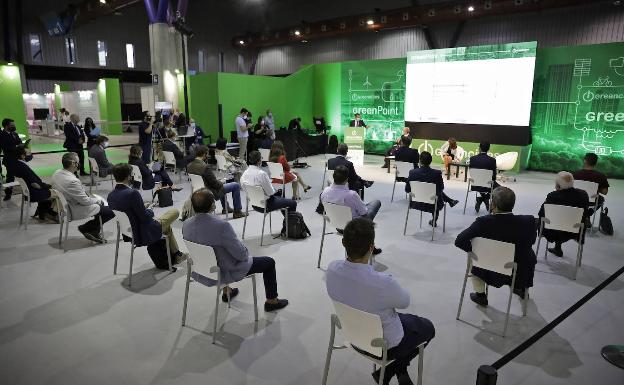 La pandemia impacta en el sector de congresos y Málaga reduce un 72% los asistentes a estos eventos 2 Una de las reuniones celebradas en la feria S-Moving, con los protocolos de seguridad por el Covid-19. /M. Fernández
