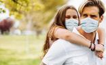 Aunque está desaconsejado, es posible abrazarse siguiendo unas recomendaciones./G. I. .