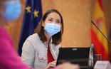 La ministra Reyes Maroto preside la mesa de la Automoción en Zaragoza./EP