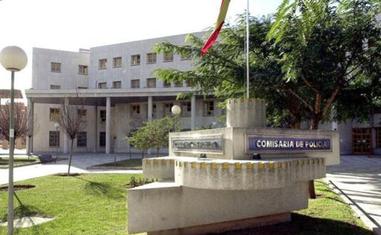 Cuatro detenidos e intervenidos más de 7.700 componentes falsos de telefonía en Málaga