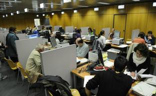 Funcionarios trabajando/Iosu onandia