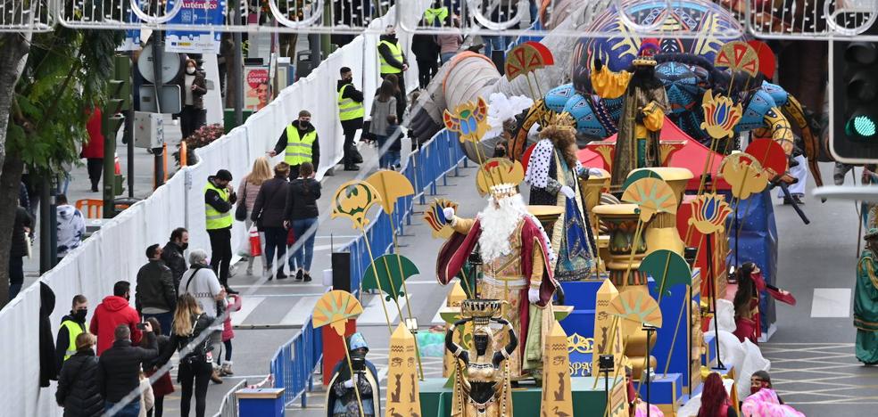Las cabalgatas estáticas de los Reyes Magos llevan la ilusión a los niños  de Marbella y San Pedro Alcántara | Diario Sur