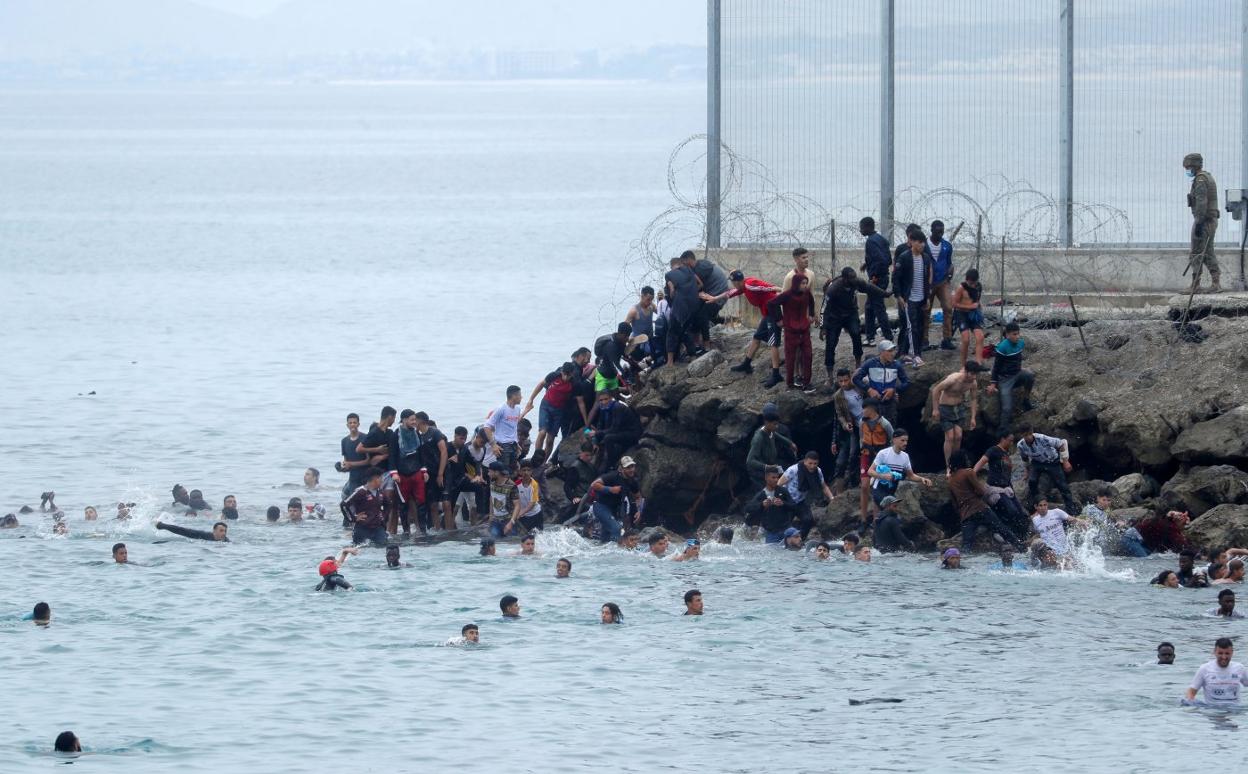 Sanchez Afronta En Ceuta La Mayor Crisis Migratoria Y Diplomatica Desde La Transicion Diario Sur