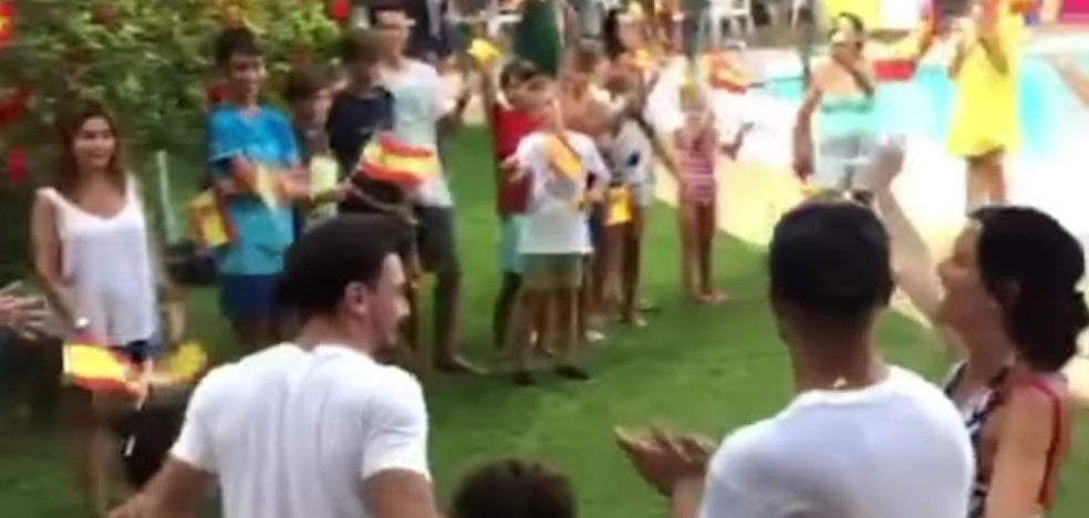 Damián Quintero, sorprendido por sus amigos y familiares en su vuelta a casa - Vimarsana News