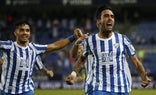 Escassi corre en la celebración del gol perseguido por Kevin./ÑITO SALAS
