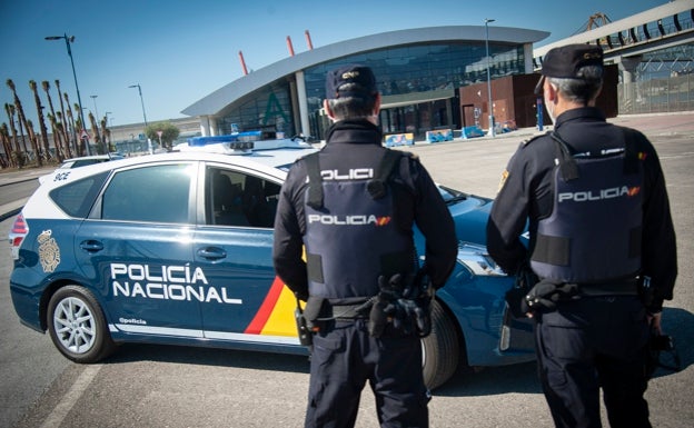 Detienen En Malaga A Una Mujer De 25 Anos Que Se Hacia Pasar Por Abogada Para Estafar A Clientes Extranjeros Diario Sur