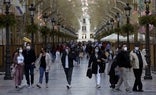 Una imagen de archivo, que muestra a varias personas caminando por la calle Larios./Ñito Salas