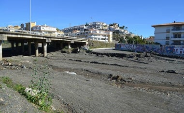 La propuesta de ambos consistorios pasa por situar el límite en mitad del arroyo de Totalán./SUR