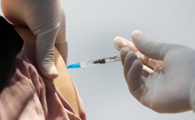 La junta confirma los tres primeros casos de la variante Mikron en Andalucía y cuatro sospechosos