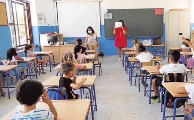 Andalucía investigará las cuarentenas en las aulas de cinco casos en niños de entre 5 y 11 años