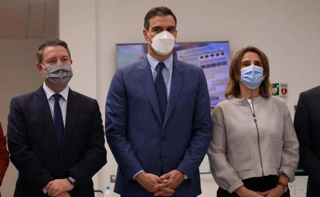 La ministra durante su visita con Pedro Sánchez al Centro Nacional del Hidrógeno (CNH2) en Puertollano