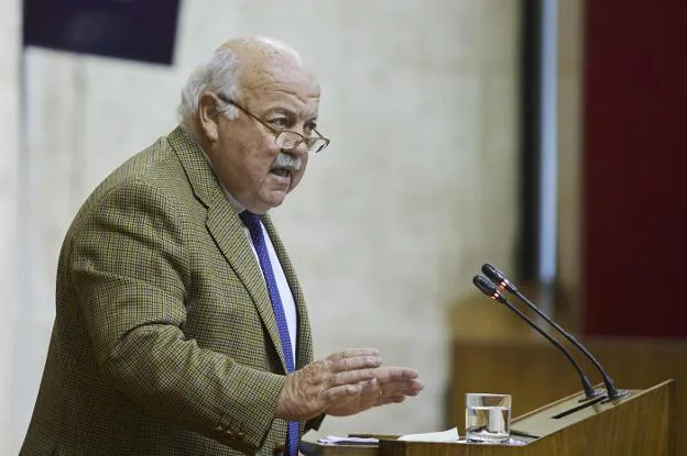 El ministro de Sanidad y Familia, Jesús Aguirre, en el Parlamento.  EP