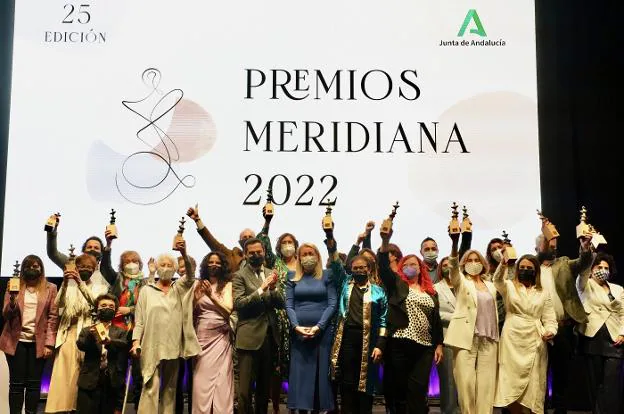 El presidente de la Junta, Juanma Moreno, participó ayer en Huelva en la entrega de los premios Meridiana del Instituto Andaluz de la Mujer.  /SUR
