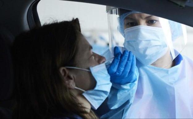 Andalucía registra 32 muertos y 2.266 casos en 24 horas y su tasa sube a 282,6 puntos