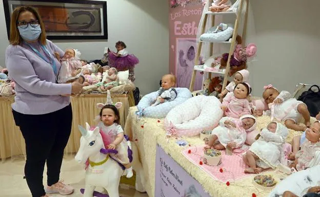 Más de 180 bebés 'reborn' en primera muestra de muñeco hiperrealista de Marbella | Diario Sur