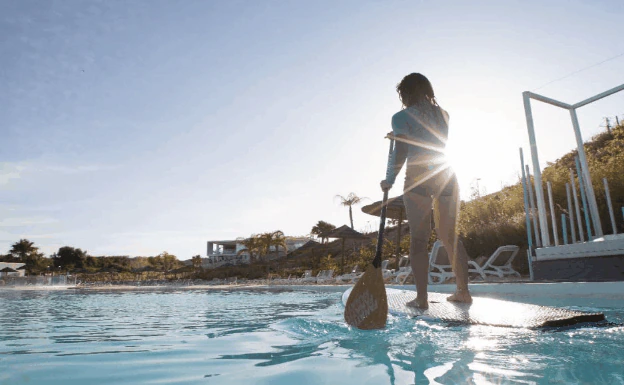 Diez clubs y hoteles con piscinas en Málaga donde pasar el día en la hamaca sin estar alojado