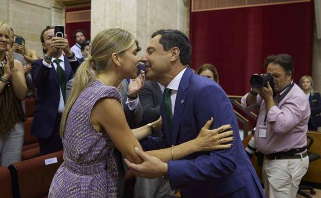 apoyo familiar.  El Presidente es apoyado por la familia con su esposa Manuela Villena. 