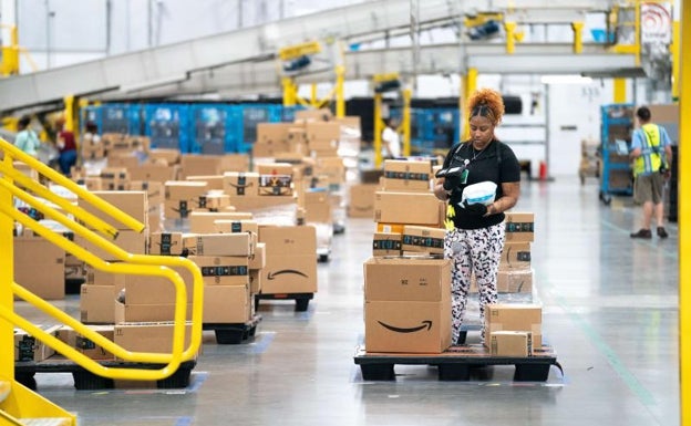 Amazon ensaya en Málaga un sistema tecnológico pionero para entregar paquetes en los edificios