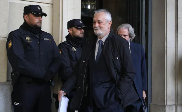 El expresidente de Andalucía en una audiencia judicial en Sevilla.