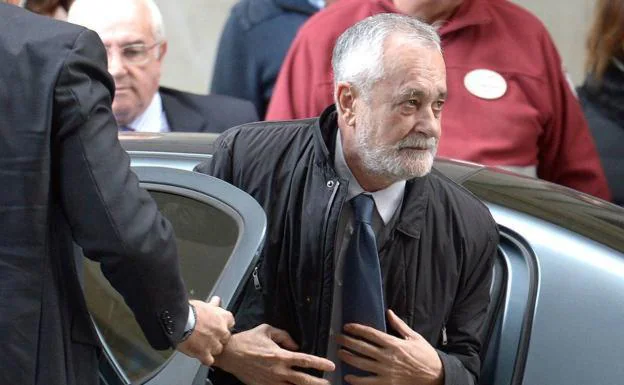 El exconsejero delegado José Antonio Griñán comparece ante el tribunal durante el juicio. 