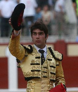Salvador Vega, Cayetano y José María Manzanares abren la puerta grande